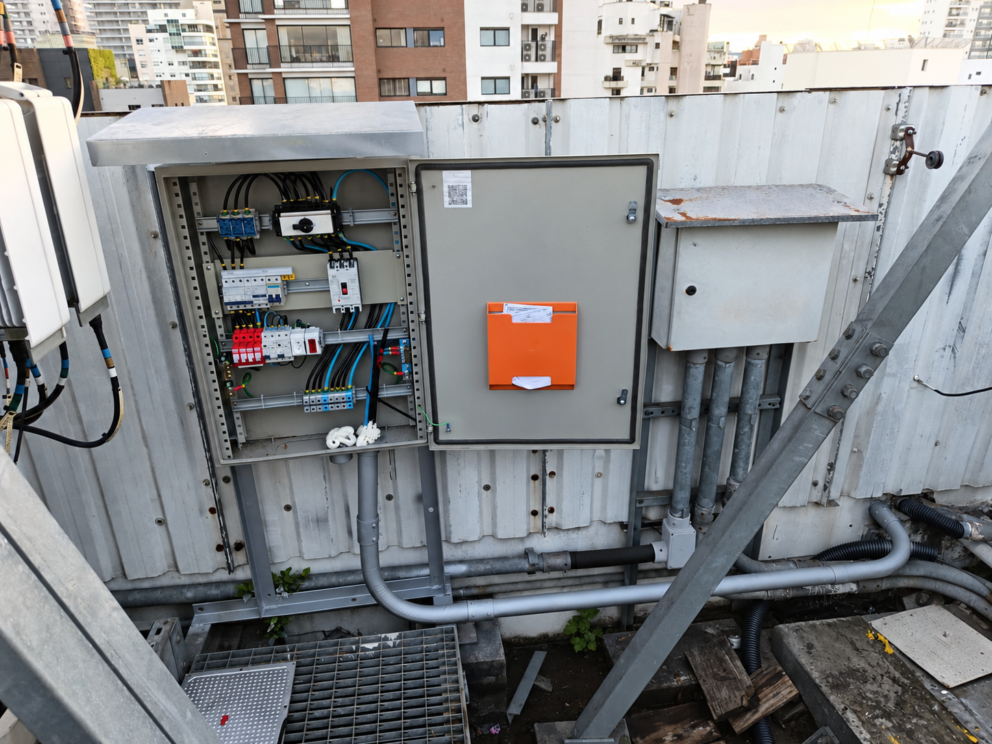 Painel elétrico em cobertura